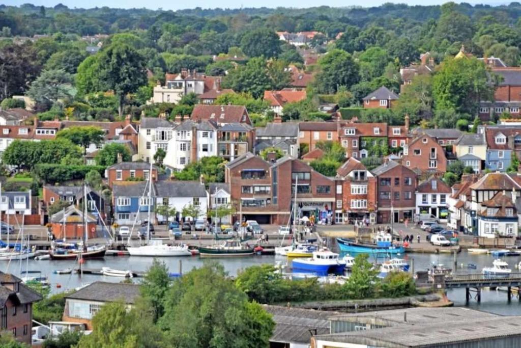 Stunning Luxury Apartment In Central Lymington Eksteriør bilde