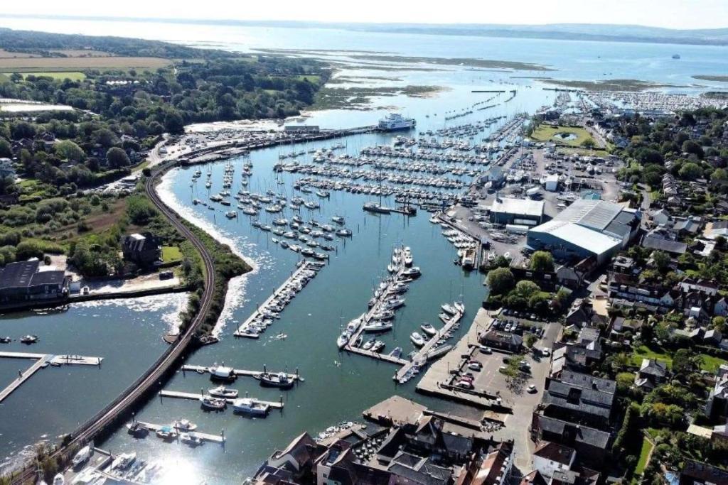 Stunning Luxury Apartment In Central Lymington Eksteriør bilde