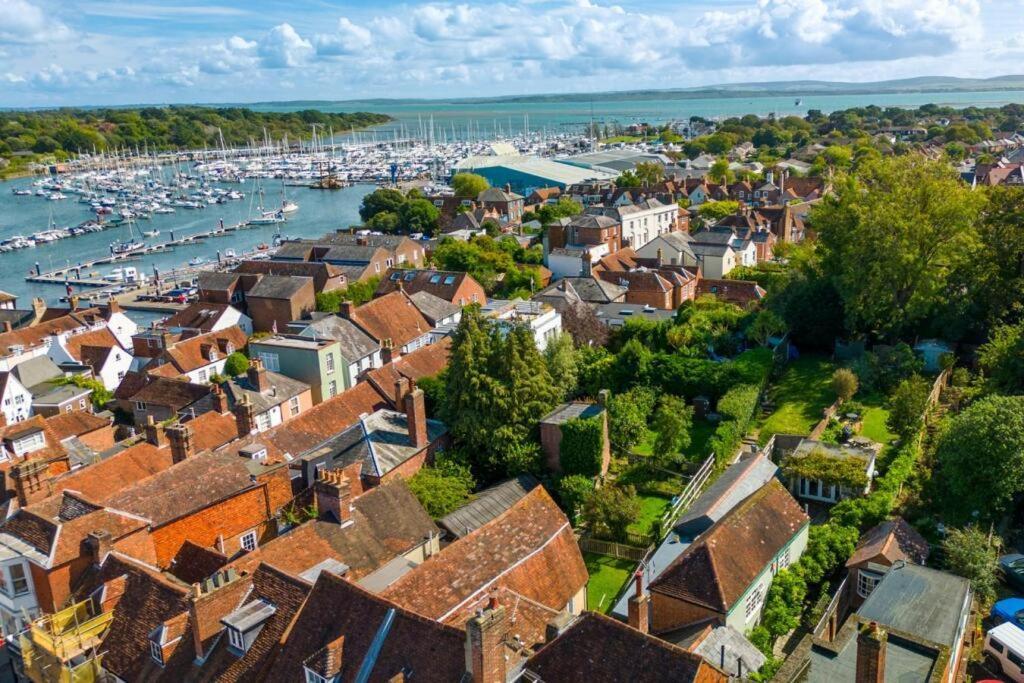 Stunning Luxury Apartment In Central Lymington Eksteriør bilde